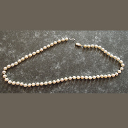 Knotted cultured pearl necklace